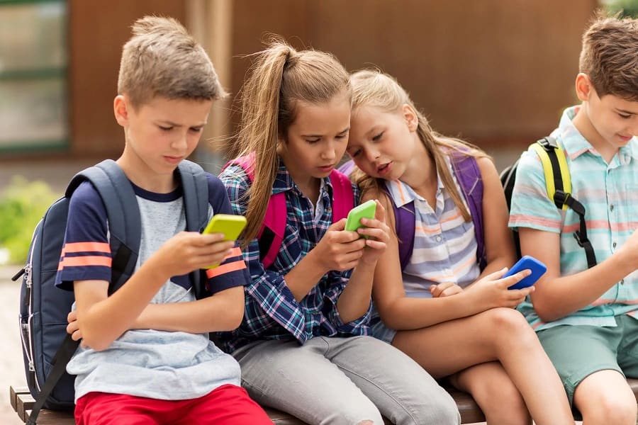 3 Reasons Why It’s Important To Install Monitoring Software On Your Child’s Phone